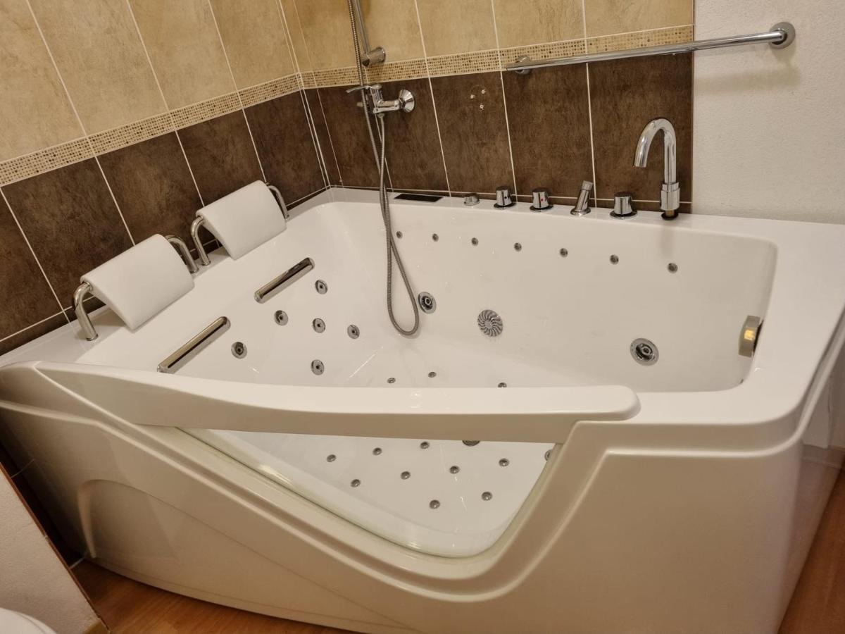 1800 4 P Jacuzzi Balneo Prive Vue Piste Piscine Apartment Les Orres